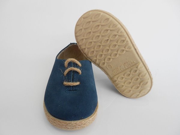 Zapatillas de niño de Batilas piel beig o azul con cordones