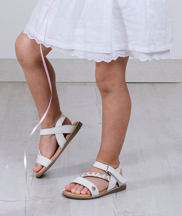 Sandalias de piel para niña en color plata de Chetto